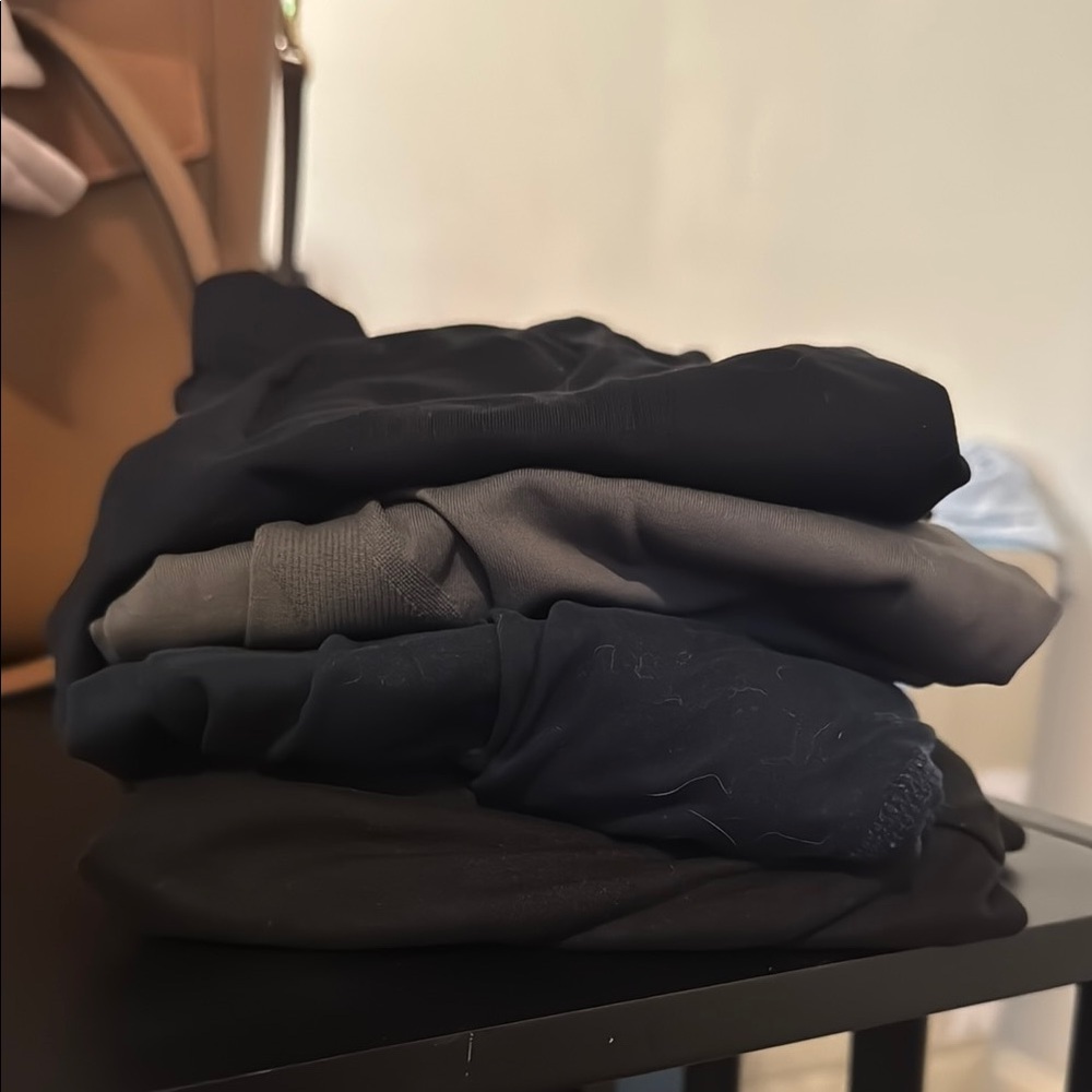 Sleek Black and Gray Leggings for Everyday Comfort